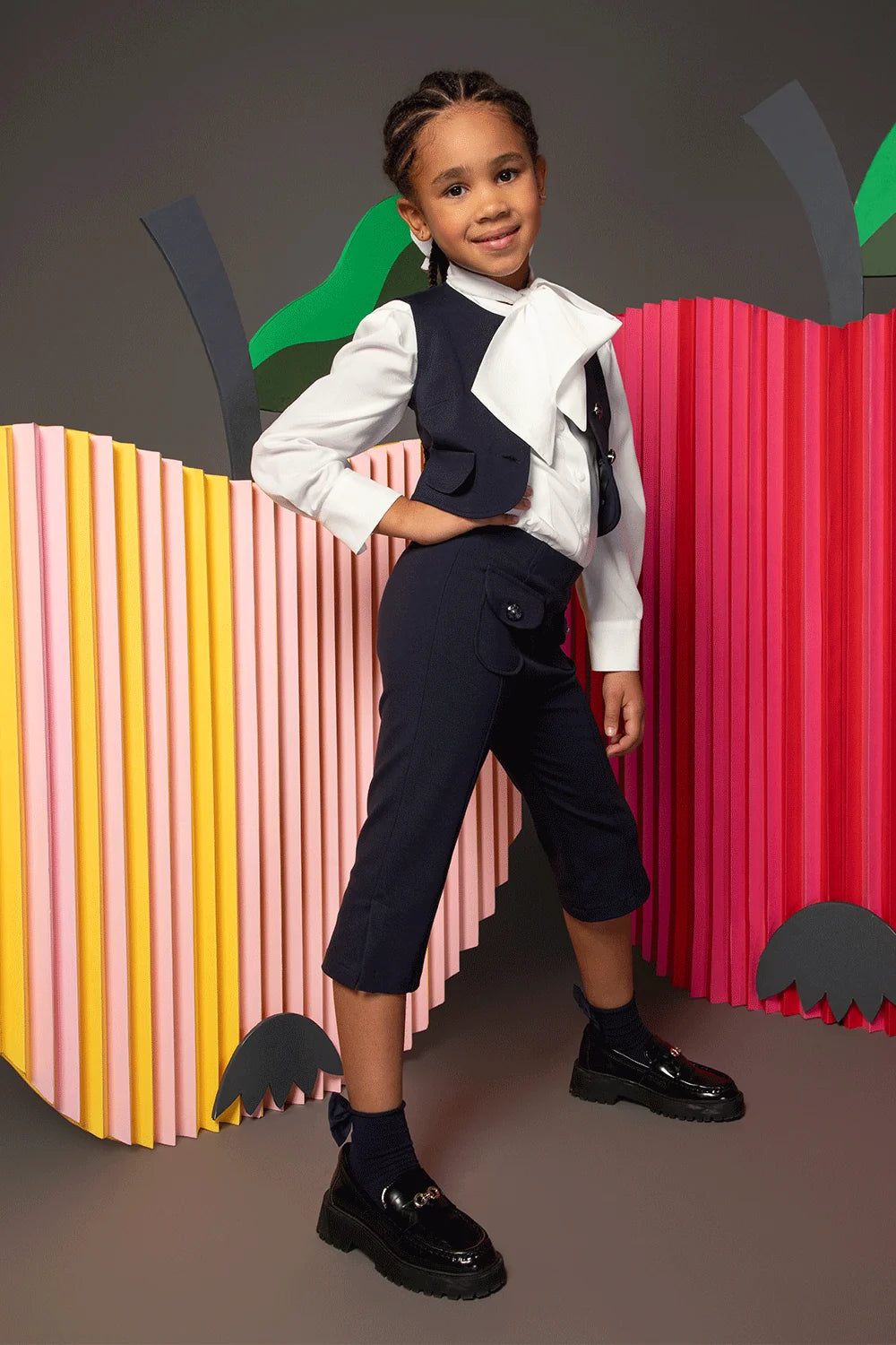 Navy 7/8 trousers with decorative pockets