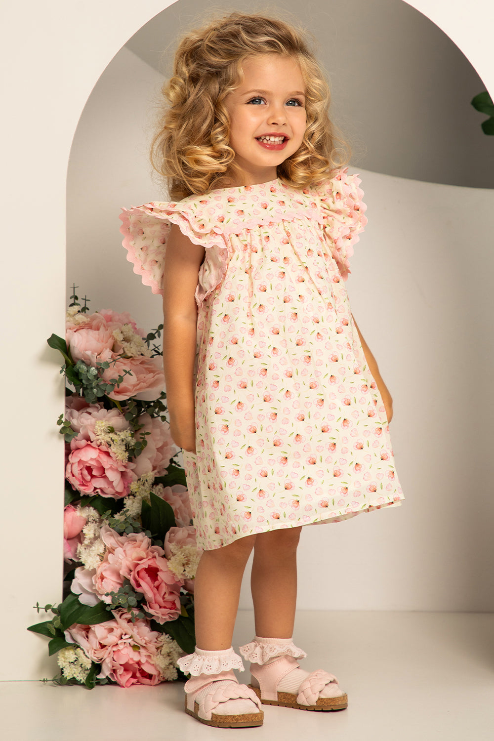 فستان أطفال قصير من القطن الساتان باللون العاجي مع سروال داخلي متناسق