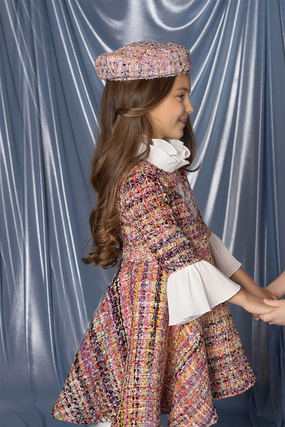 Tweed dress with curly white sleeves and collar