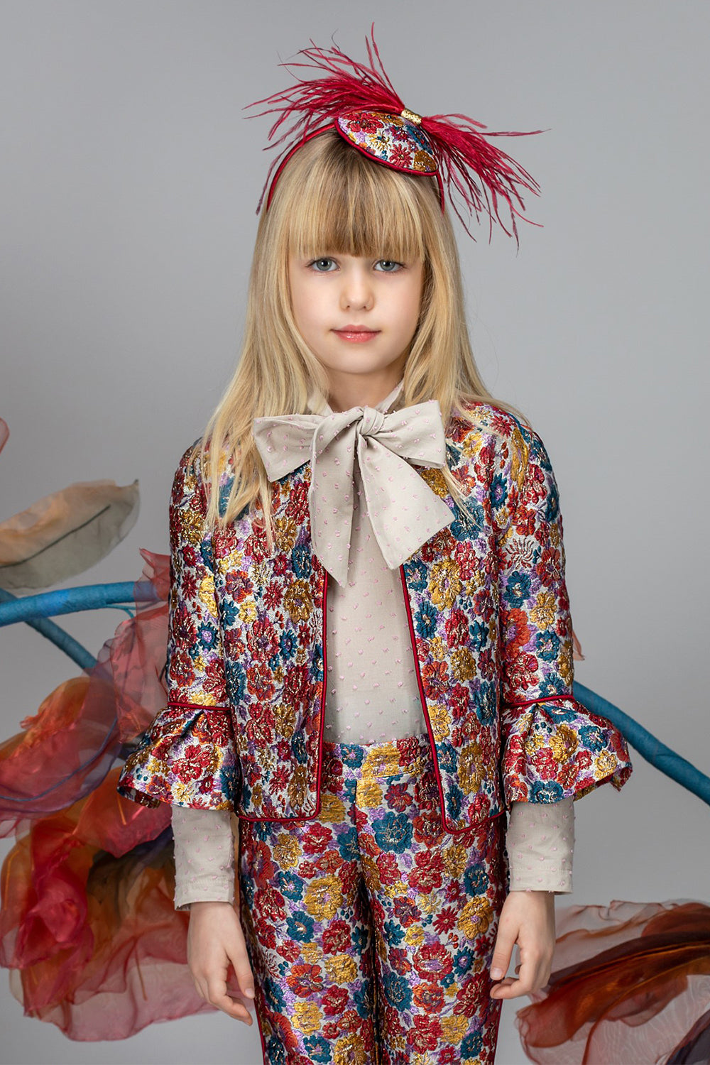 Ecru cotton shirt with a bow