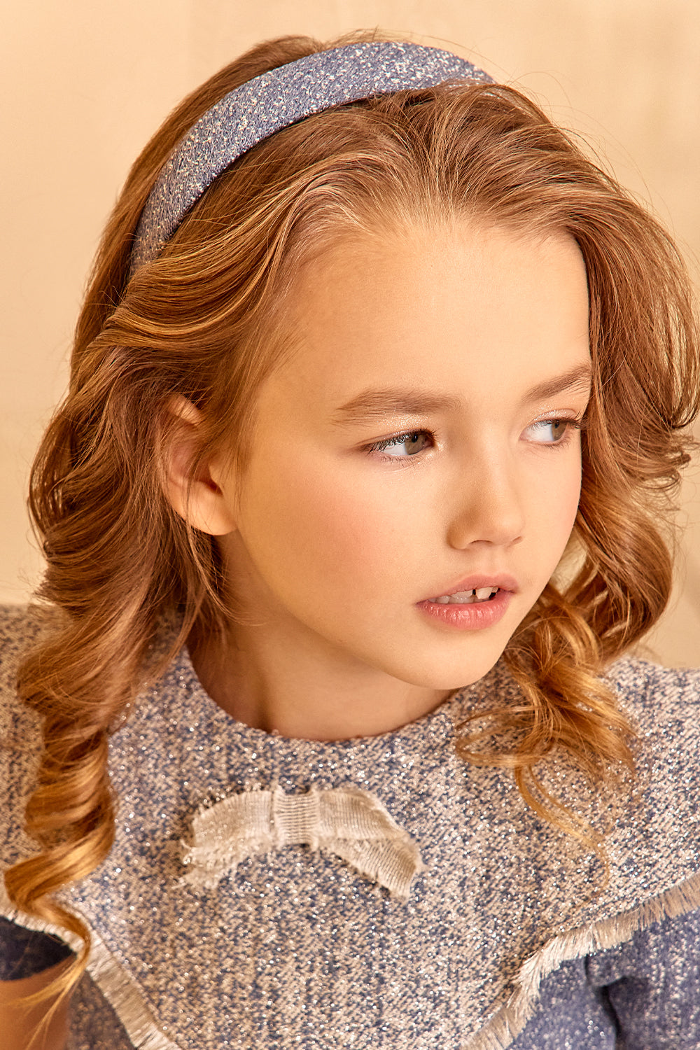 رباط شعر من الدنيم والفضة