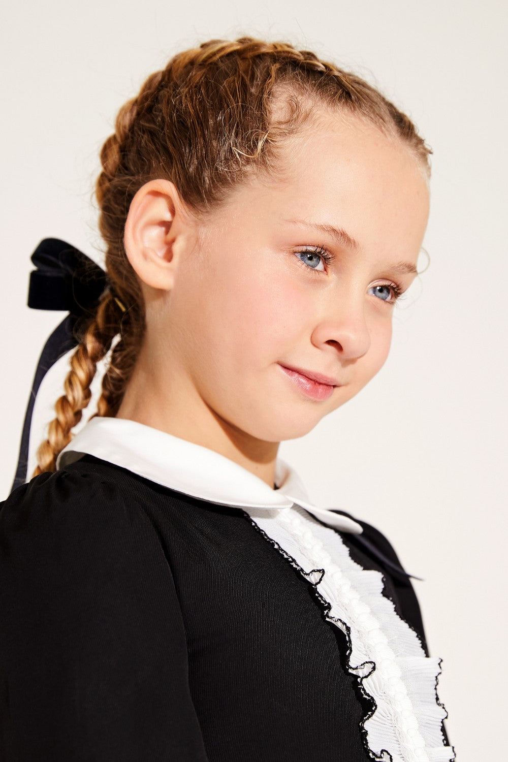 Black woven viscose-cotton girls' dress with white collar and pleated detail, ideal for special occasions.