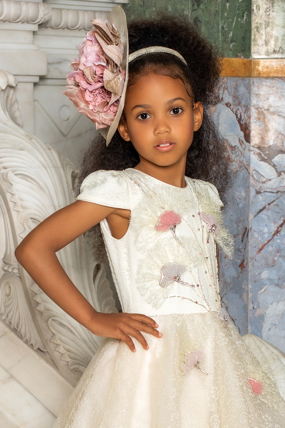 Off-white fascinator with pink flowers