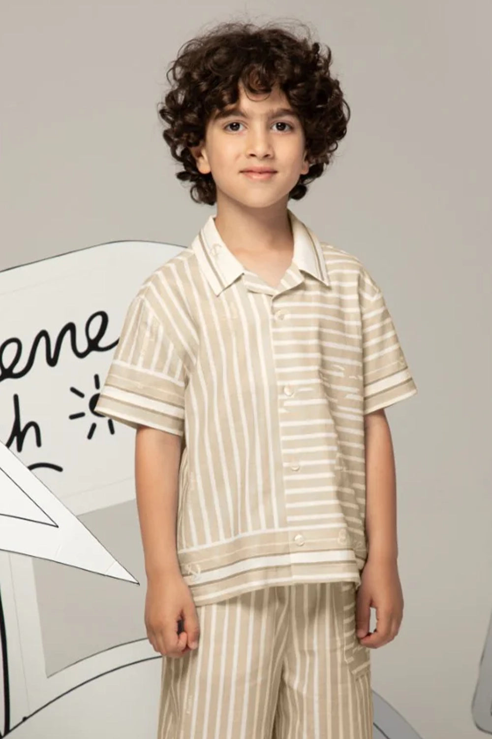 Linen shirt with a classic collar