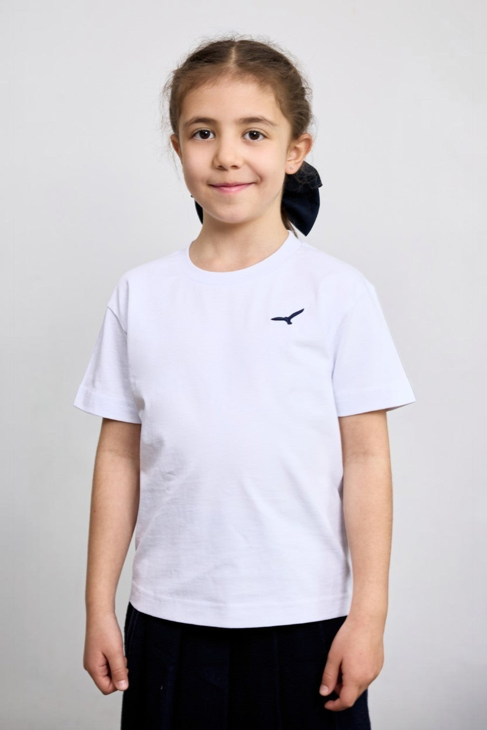 White cotton t-shirt for little girls with AEA logo