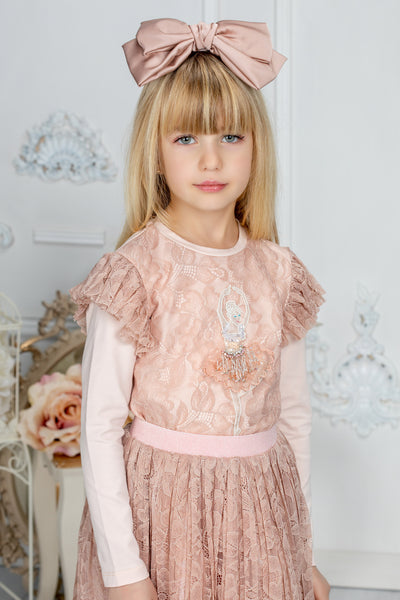 Soft pink pleated lace skirt with an elastic waistband
